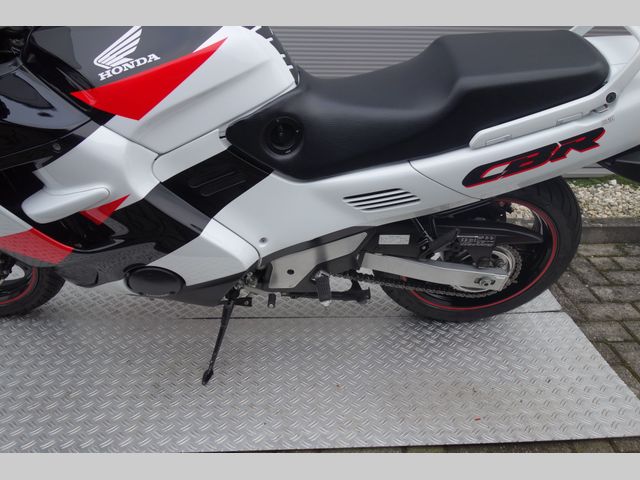 honda - cbr-1000-f