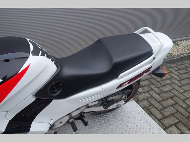 honda - cbr-1000-f