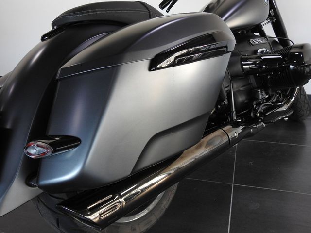 bmw - r-18-rocktane