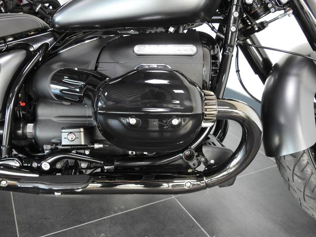 bmw - r-18-rocktane