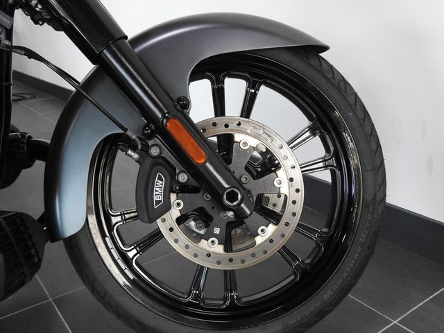 bmw - r-18-rocktane