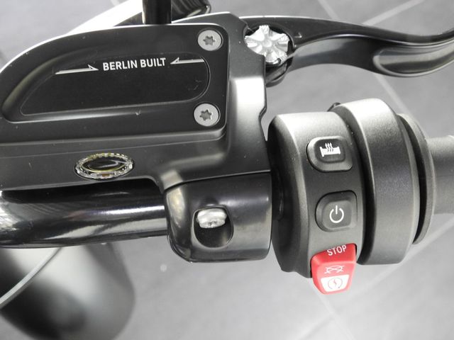 bmw - r-18-rocktane