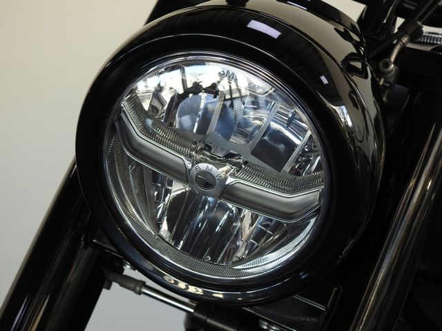 bmw - r-18-rocktane