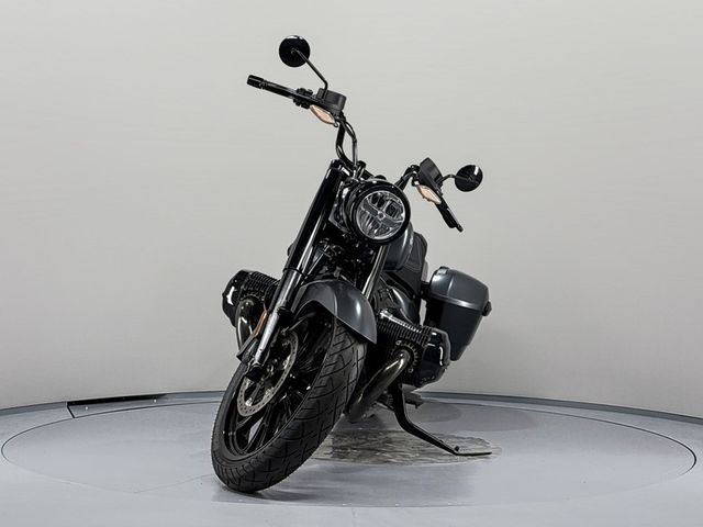 bmw - r-18-rocktane