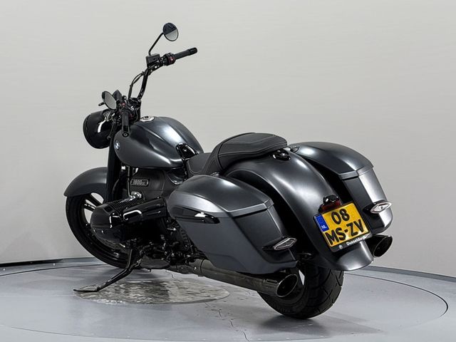 bmw - r-18-rocktane