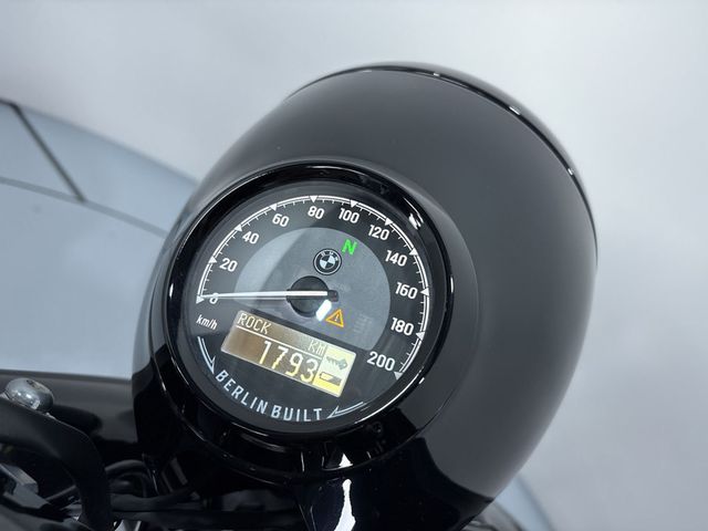 bmw - r-18-rocktane