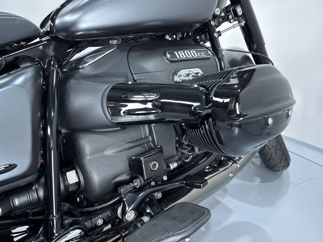 bmw - r-18-rocktane
