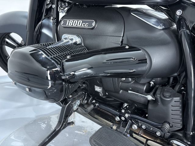 bmw - r-18-rocktane
