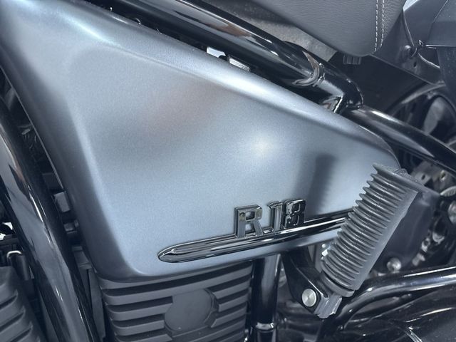 bmw - r-18-rocktane