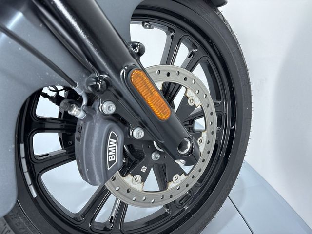 bmw - r-18-rocktane