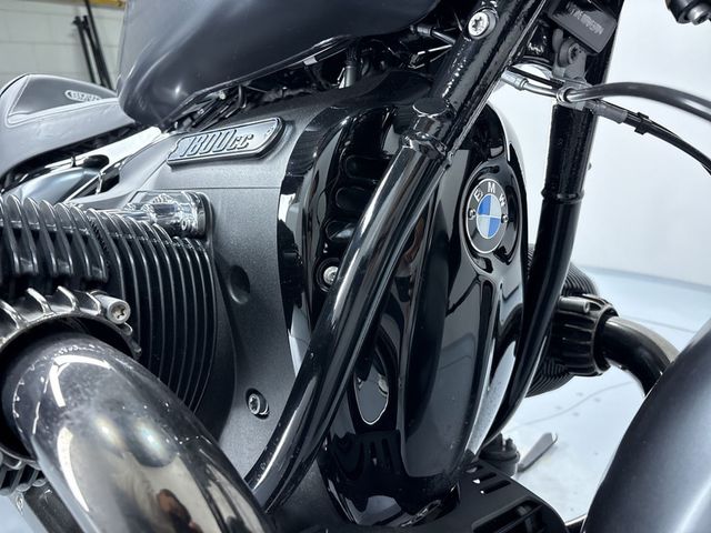 bmw - r-18-rocktane