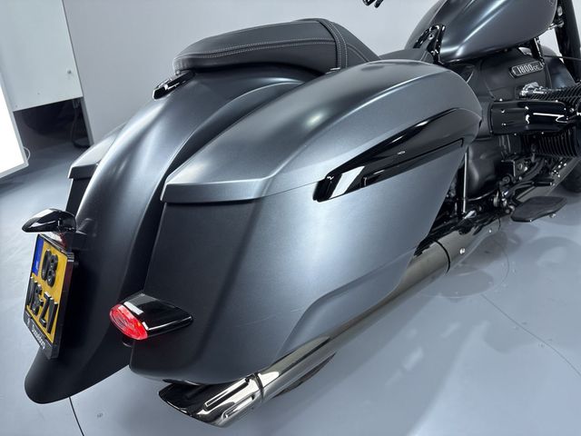 bmw - r-18-rocktane