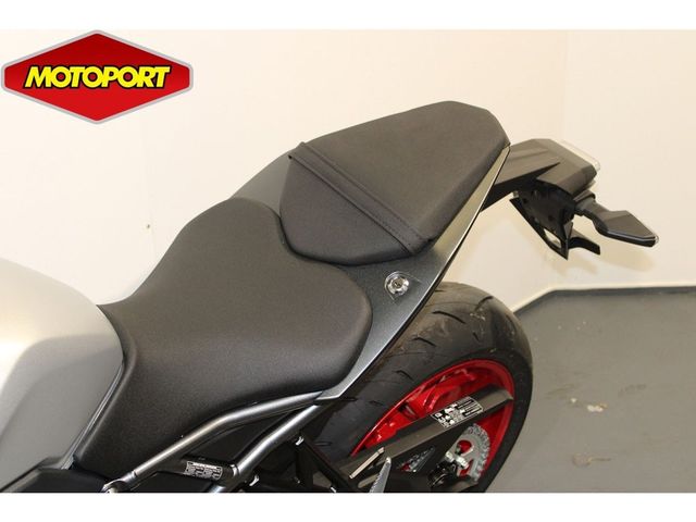 suzuki - gsx-8s