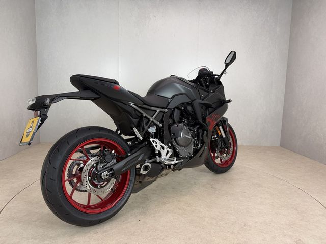 suzuki - gsx-8r