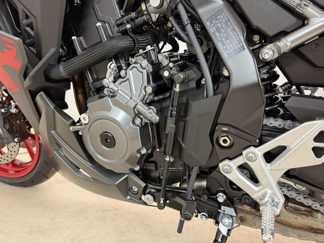 suzuki - gsx-8r