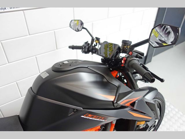 ktm - 1390-super-duke-r