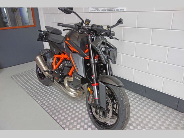 ktm - 1390-super-duke-r