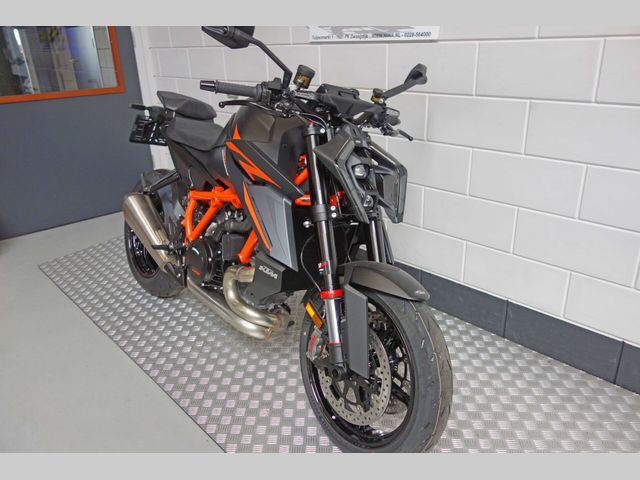 ktm - 1390-super-duke-r