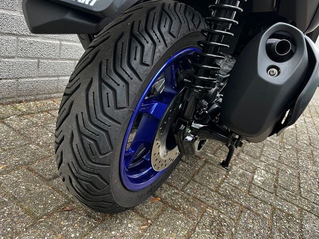 yamaha - x-max-300-abs