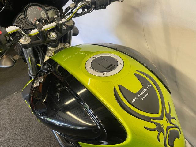suzuki - gladius