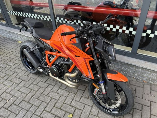 ktm - 1390-super-duke-r-evo