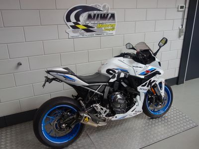 SUZUKI GSX-8R – foto 3