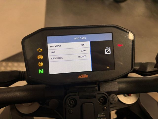 ktm - 1290-super-duke-r
