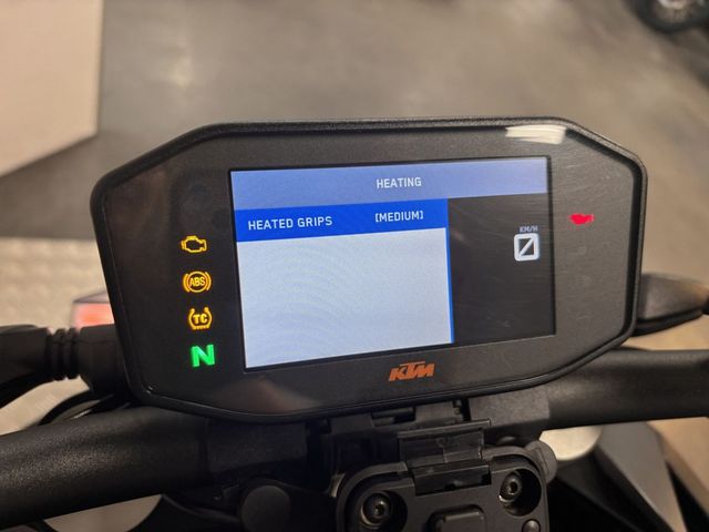 ktm - 1290-super-duke-r
