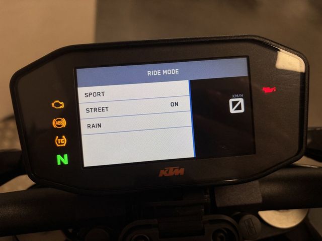 ktm - 1290-super-duke-r