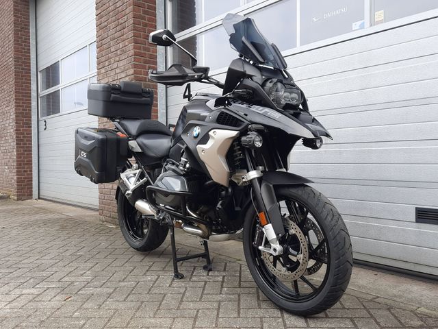 bmw - r-1250-gs-triple-black