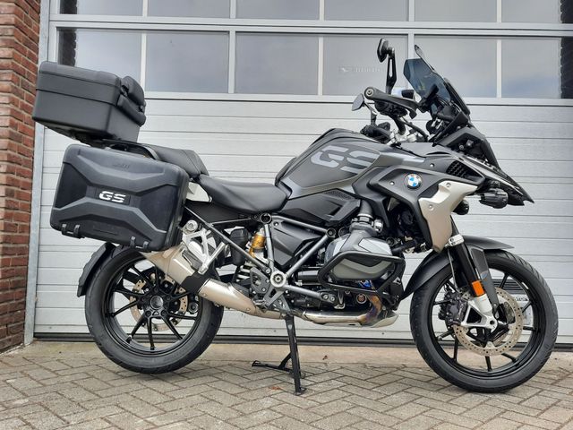 bmw - r-1250-gs-triple-black