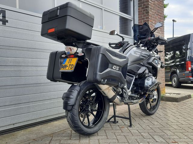 bmw - r-1250-gs-triple-black