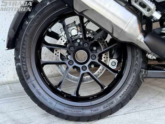 bmw - r-1300-gs-adventure-triple-black