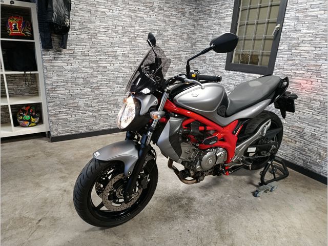 suzuki - sfv-650-gladius-abs
