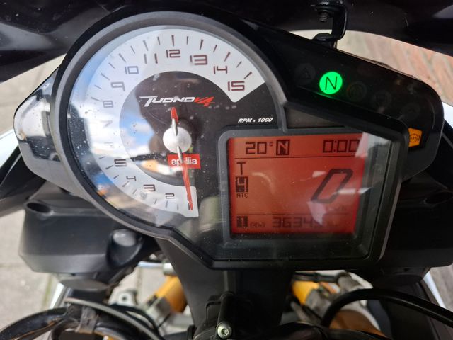 aprilia - tuono-v4