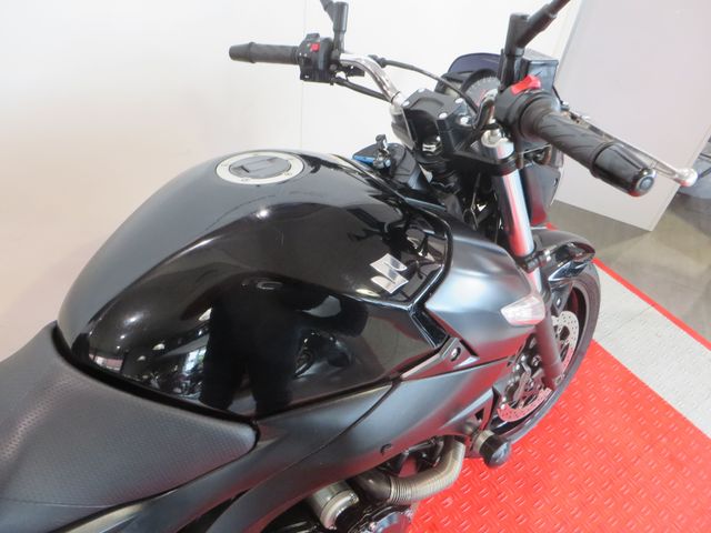 suzuki - gsr-600