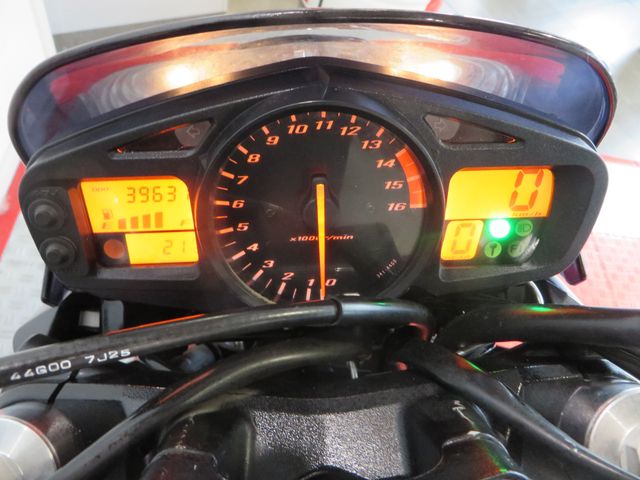 suzuki - gsr-600