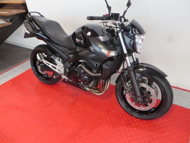 suzuki - gsr-600