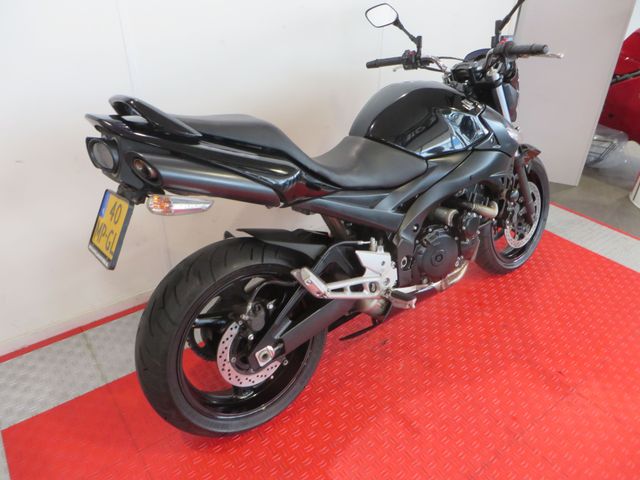 suzuki - gsr-600