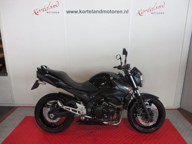 suzuki - gsr-600