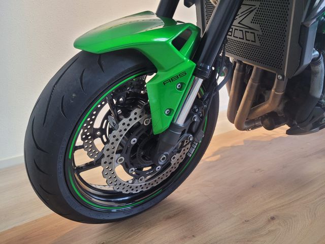 kawasaki - z900