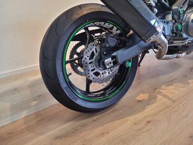kawasaki - z900