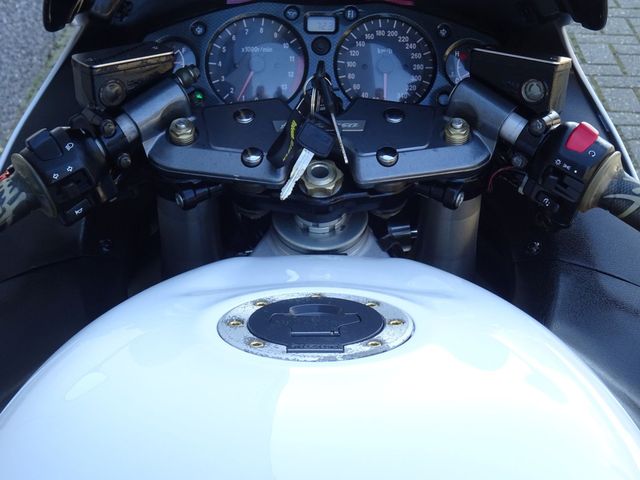 suzuki - gsx-r-1300-hayabusa