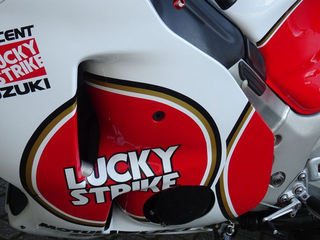 suzuki - gsx-r-1300-hayabusa