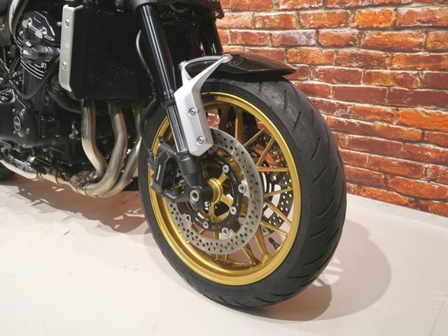 kawasaki - z900
