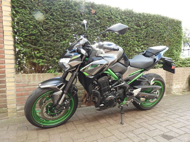 kawasaki - z900
