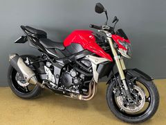 SUZUKI GSR 750
