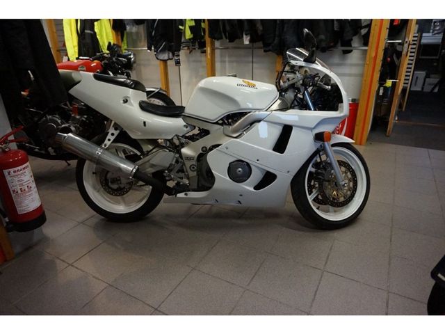 honda - cbr-400-rr