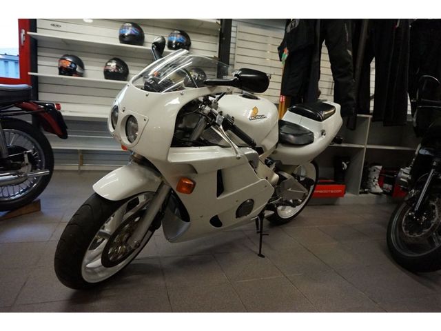 honda - cbr-400-rr
