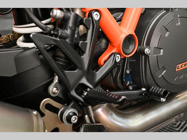 ktm - 1290-super-duke-r